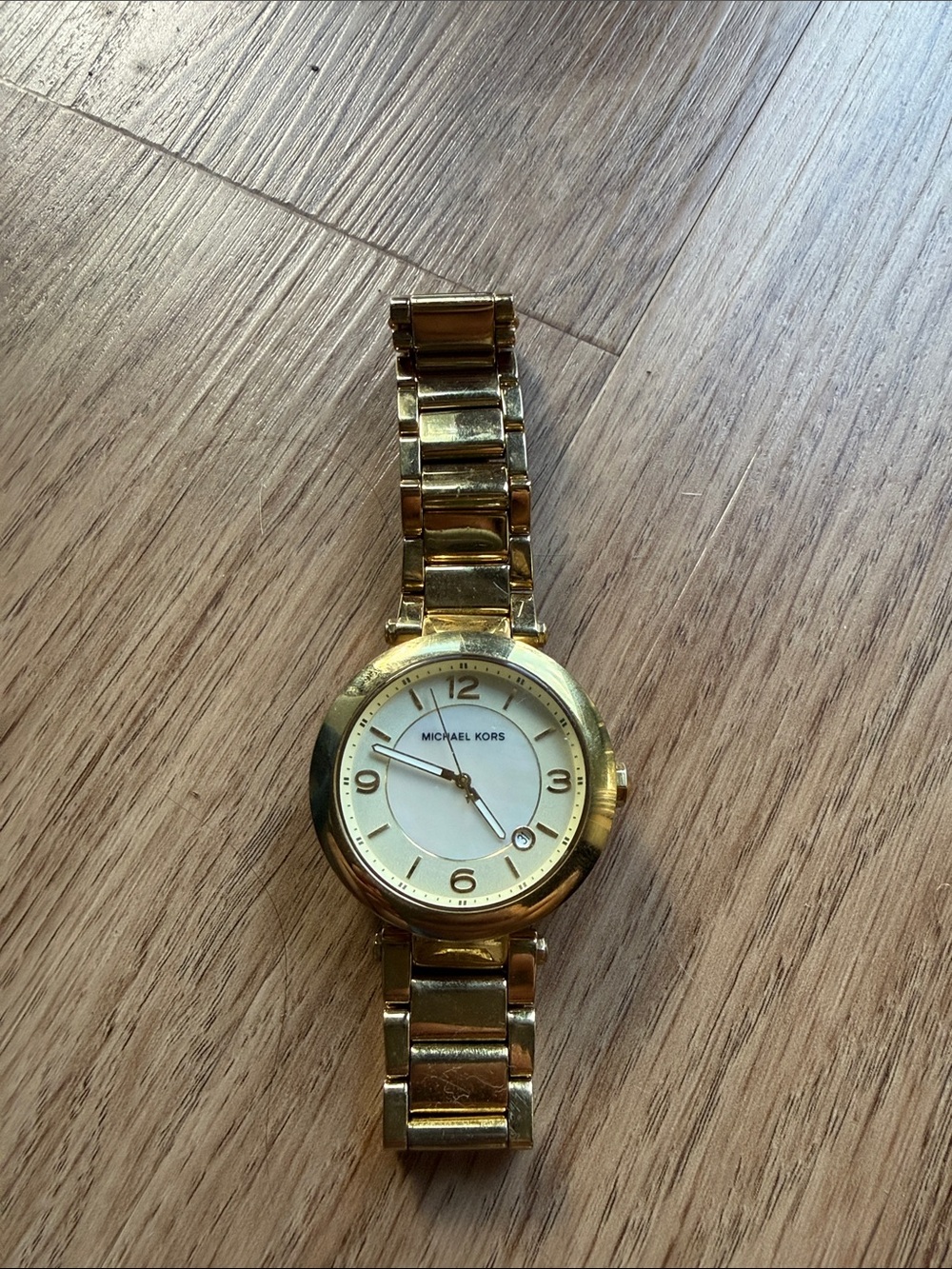 Michael Kors Gold and White Round Dial Men’s Link Bracelet Watch